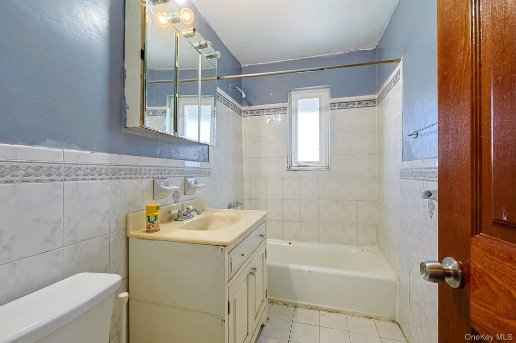 877 E 223rd Street Bronx NY 10466