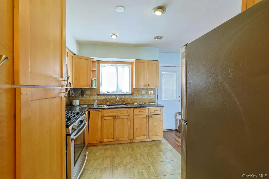 877 E 223rd Street Bronx NY 10466