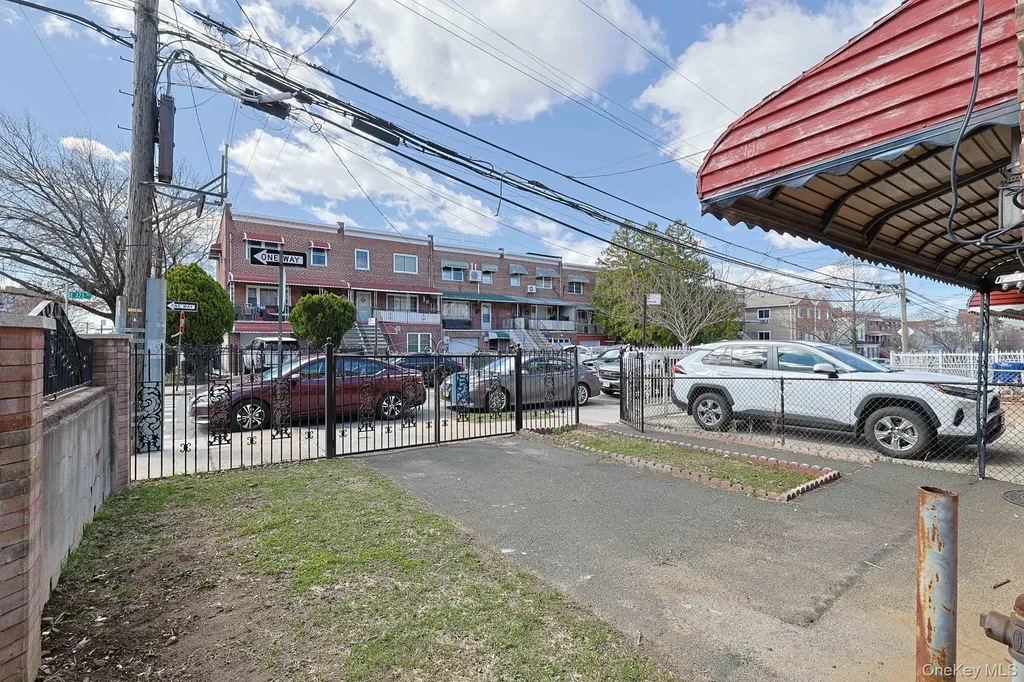 877 E 223rd Street Bronx NY 10466