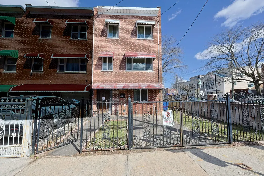 877 E 223rd Street Bronx NY 10466