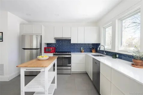 446 6th Street Greenport NY 11944