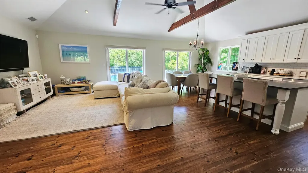 11 John Street Westhampton Beach NY 11978