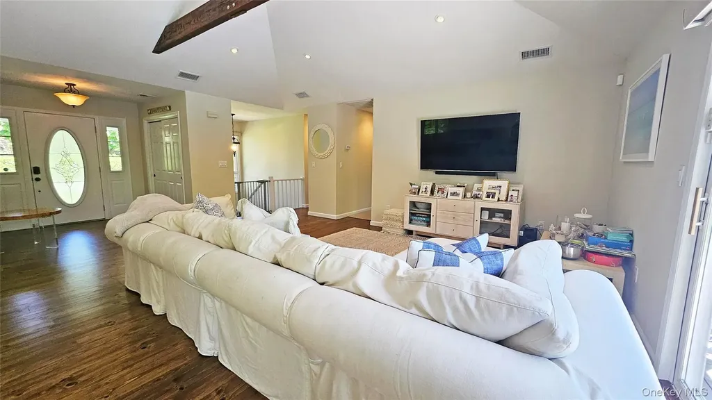 11 John Street Westhampton Beach NY 11978
