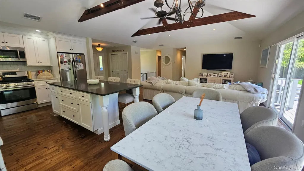 11 John Street Westhampton Beach NY 11978