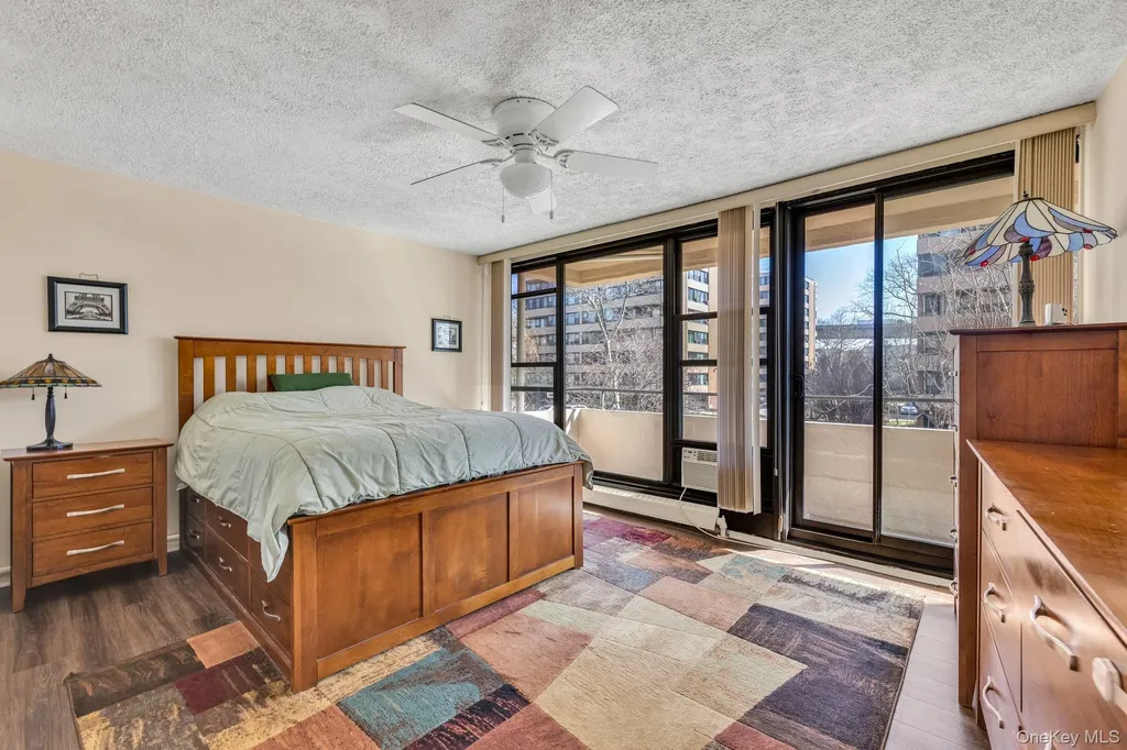 7-25 166 Beechhurst NY 11357