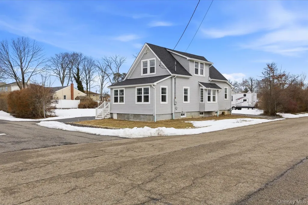 35 Weston Avenue Deer Park NY 11729
