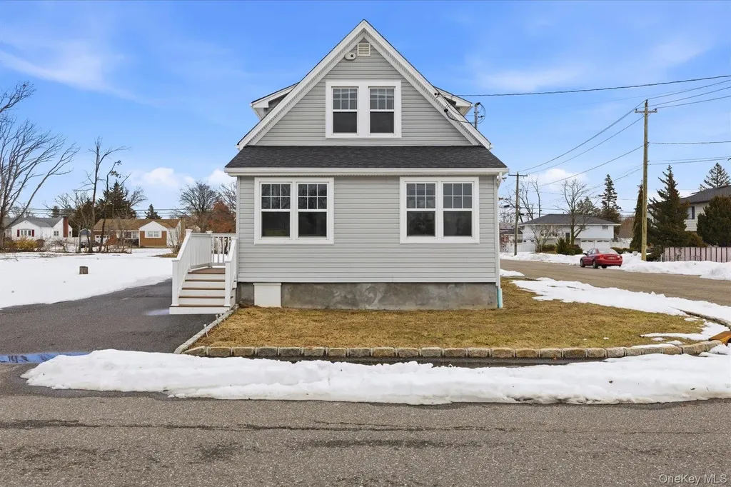 35 Weston Avenue Deer Park NY 11729