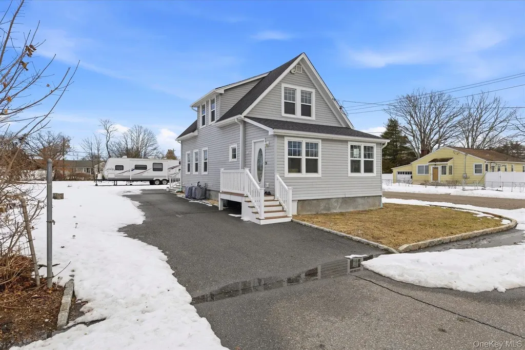 35 Weston Avenue Deer Park NY 11729