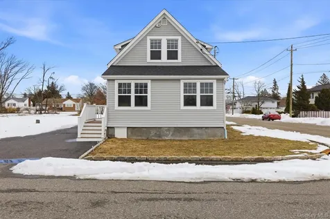 35 Weston Avenue Deer Park NY 11729