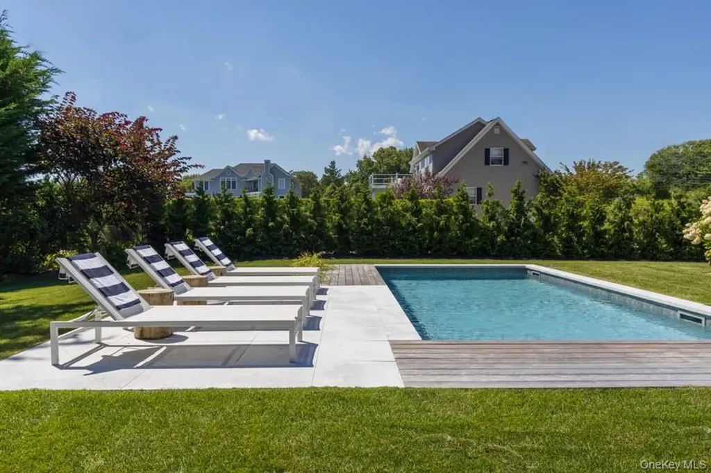 48 Middle Pond Road Southampton NY 11968