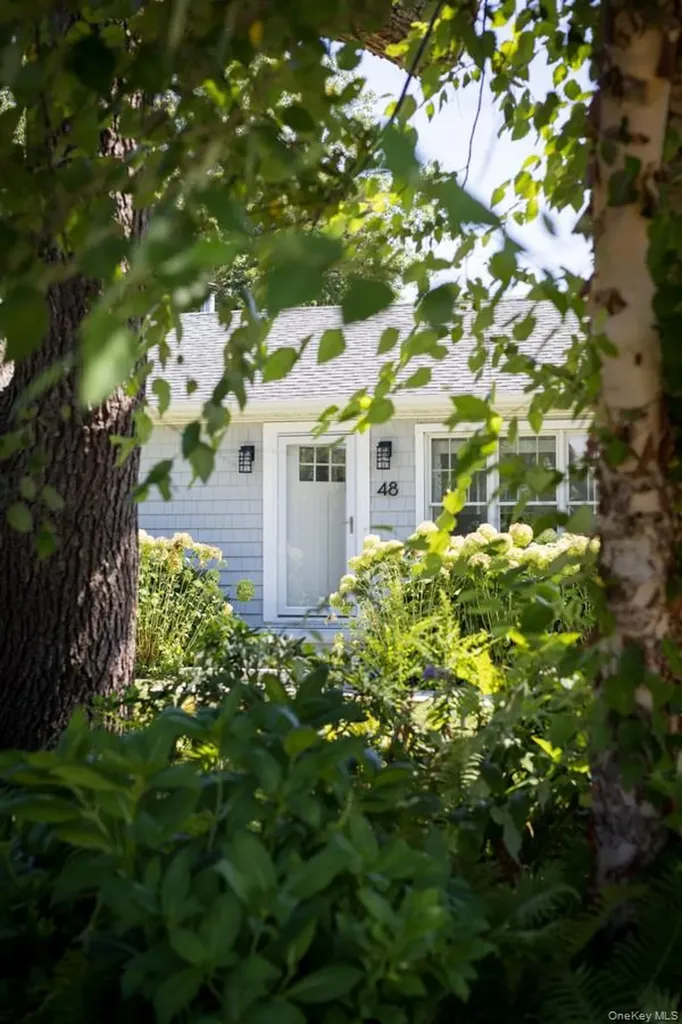 48 Middle Pond Road Southampton NY 11968