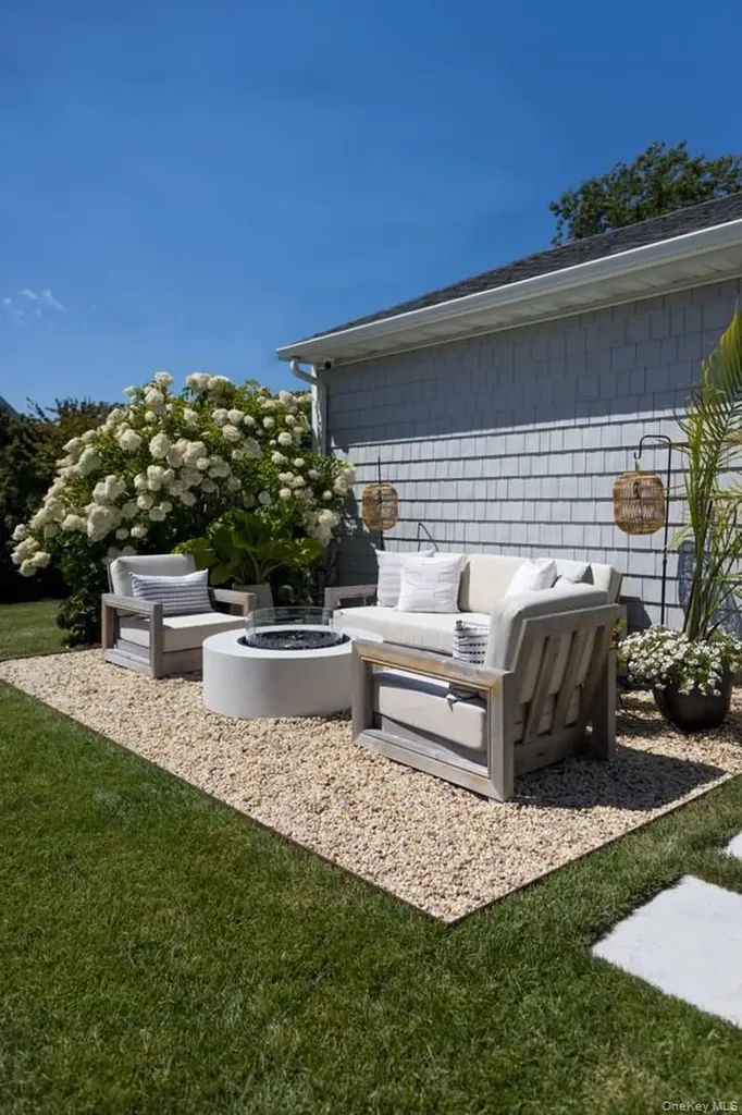 48 Middle Pond Road Southampton NY 11968