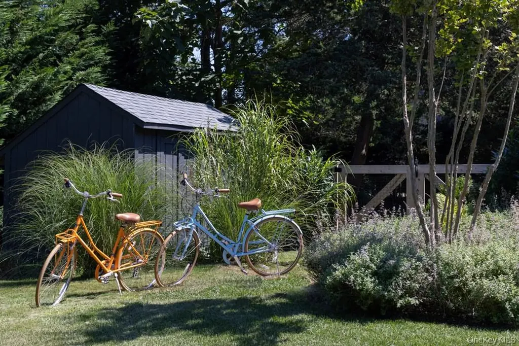 48 Middle Pond Road Southampton NY 11968