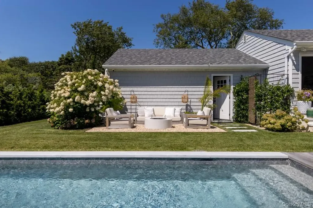 48 Middle Pond Road Southampton NY 11968