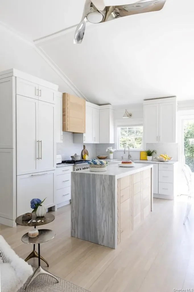 48 Middle Pond Road Southampton NY 11968
