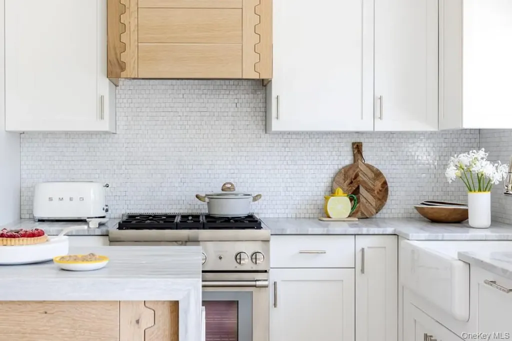 48 Middle Pond Road Southampton NY 11968