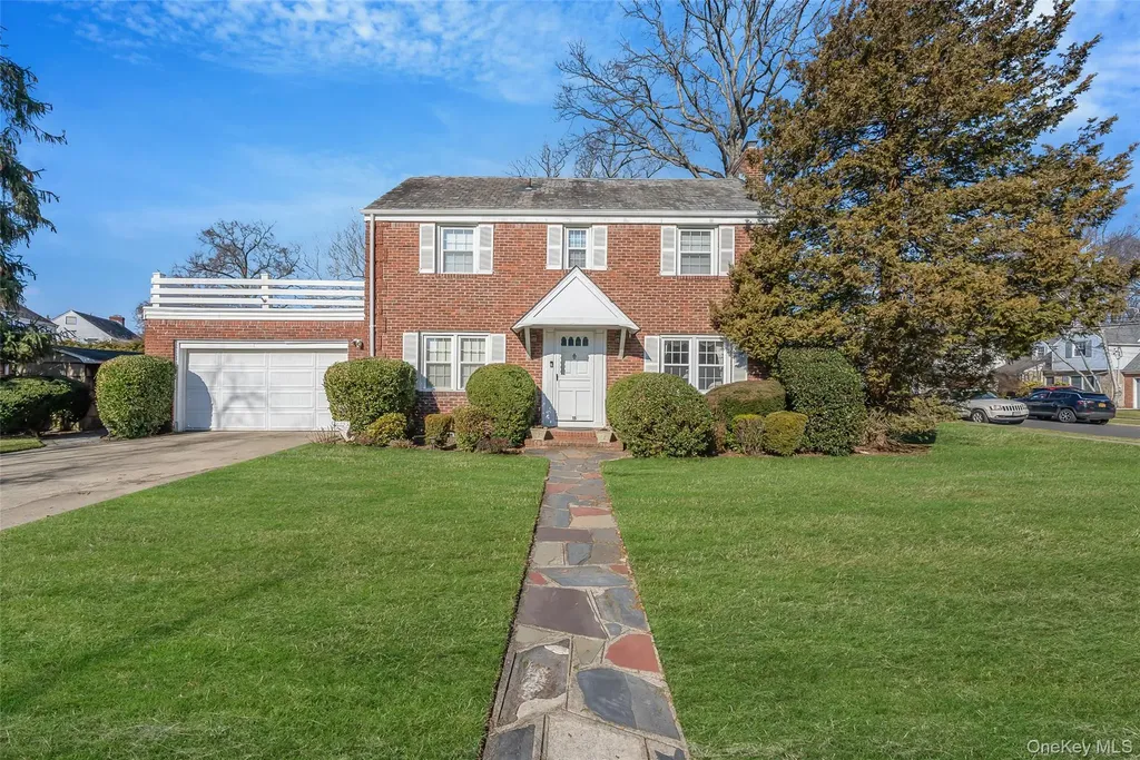 15 Seeley Court Malverne NY 11565