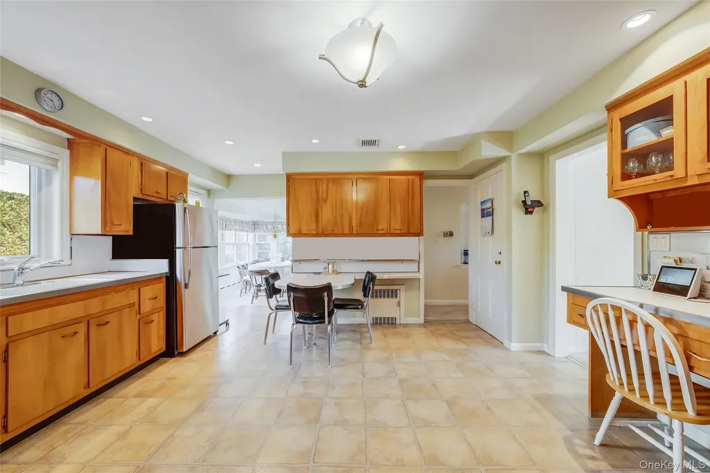 15 Seeley Court Malverne NY 11565