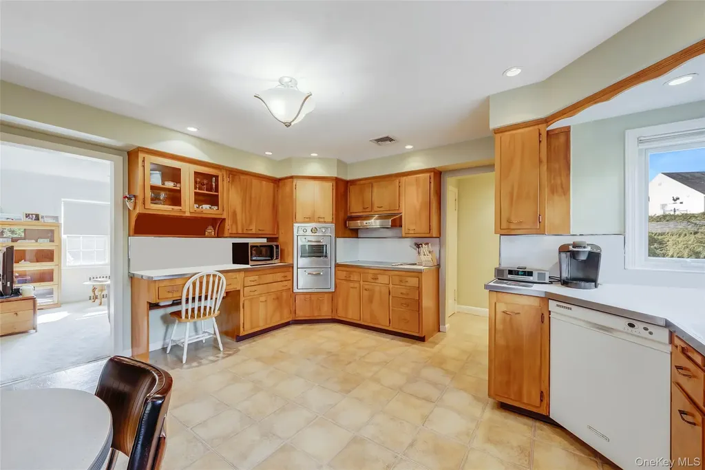 15 Seeley Court Malverne NY 11565