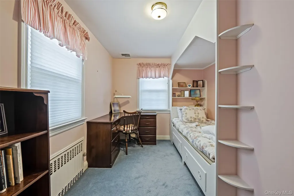 15 Seeley Court Malverne NY 11565