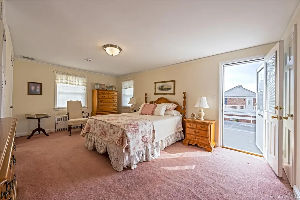 15 Seeley Court Malverne NY 11565