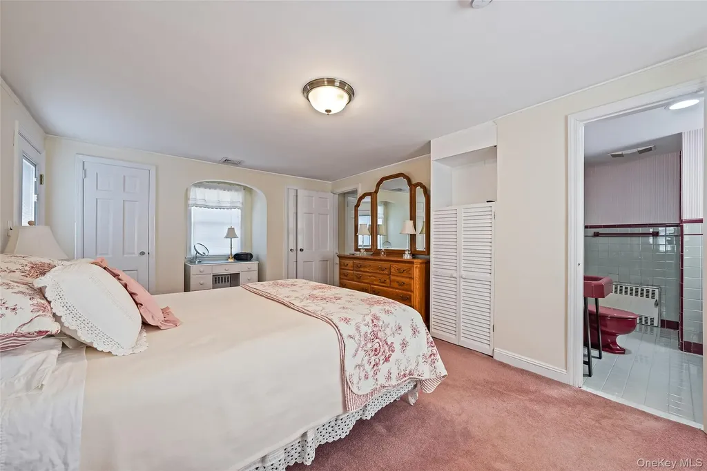 15 Seeley Court Malverne NY 11565