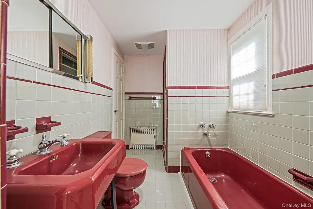 15 Seeley Court Malverne NY 11565