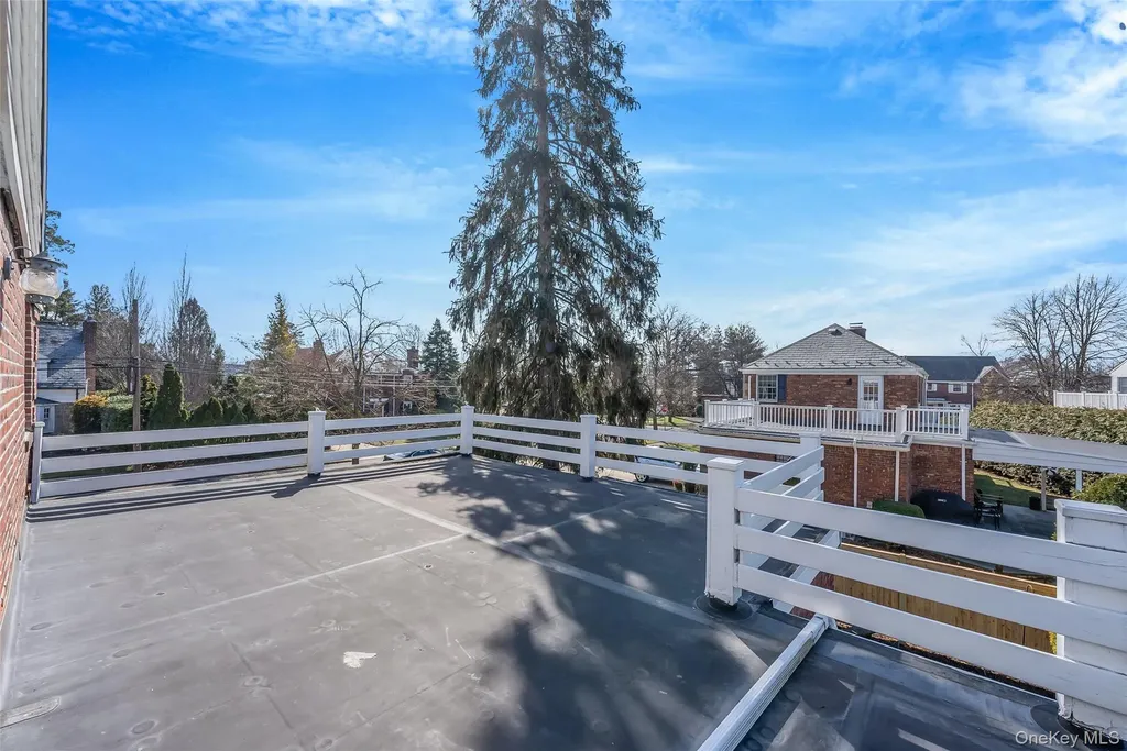 15 Seeley Court Malverne NY 11565