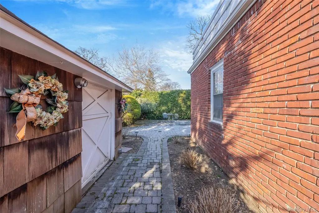 15 Seeley Court Malverne NY 11565