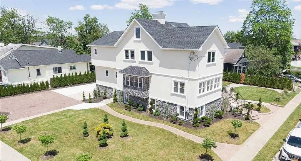 296 Milburn Avenue Baldwin Harbor NY 11510