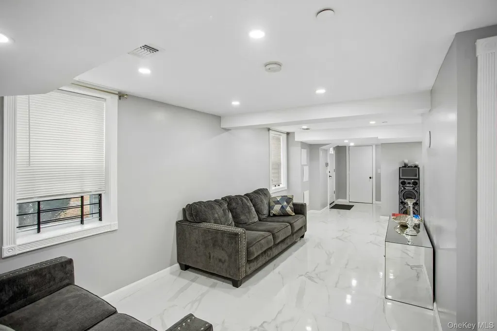 296 Milburn Avenue Baldwin Harbor NY 11510
