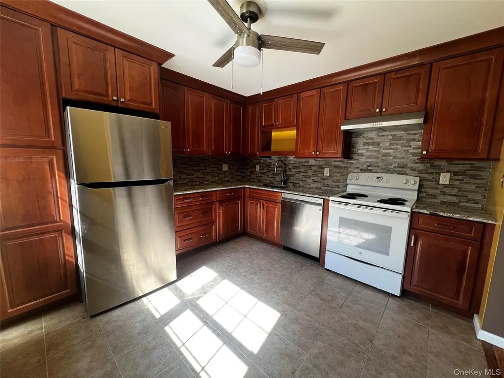 1840 Crompond Road Peekskill NY 10566