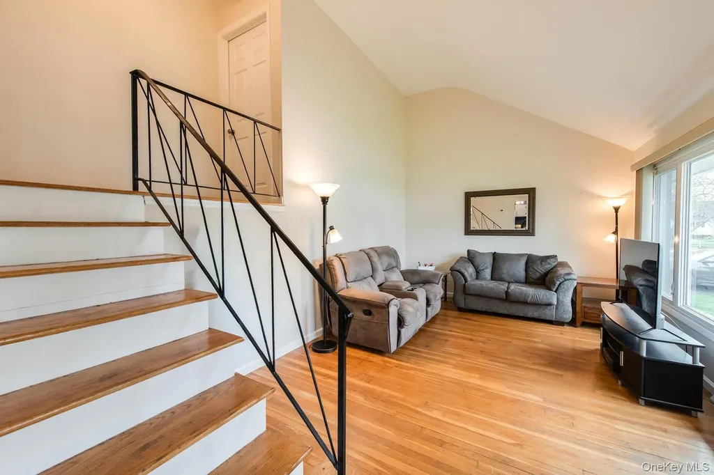 4 Edgewood Drive Saugerties NY 12477