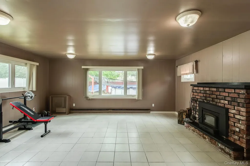 4 Edgewood Drive Saugerties NY 12477