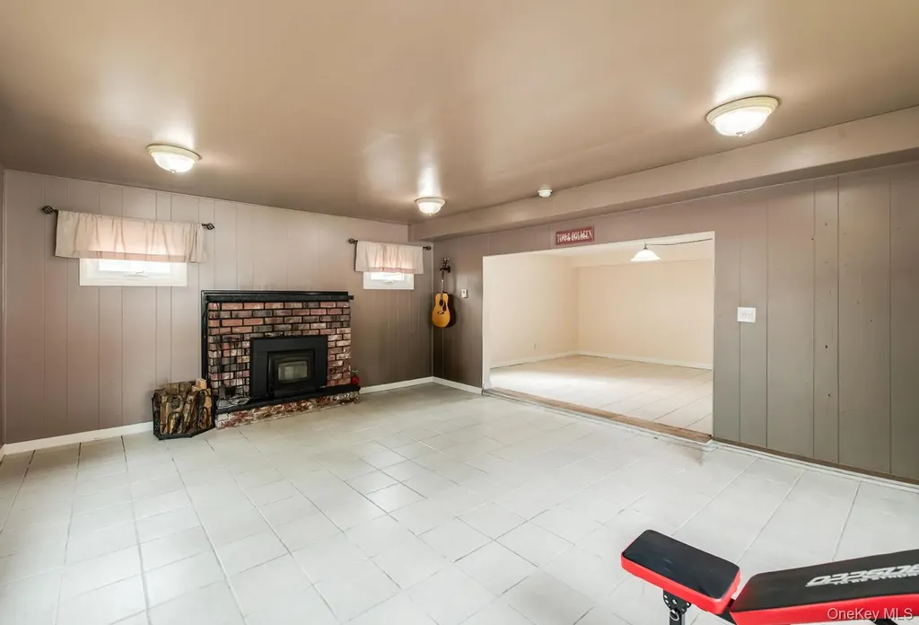 4 Edgewood Drive Saugerties NY 12477