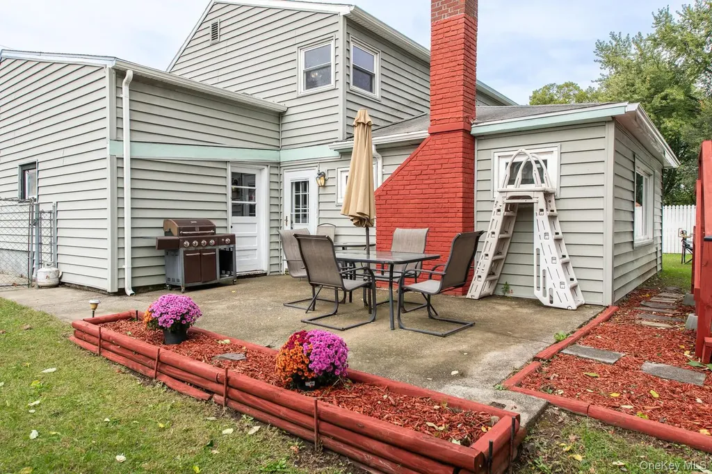 4 Edgewood Drive Saugerties NY 12477