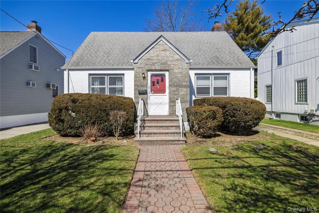 54 Hollywood Avenue Lynbrook NY 11563