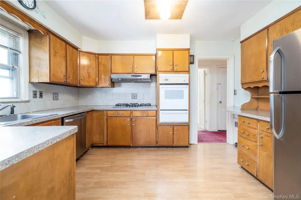 54 Hollywood Avenue Lynbrook NY 11563