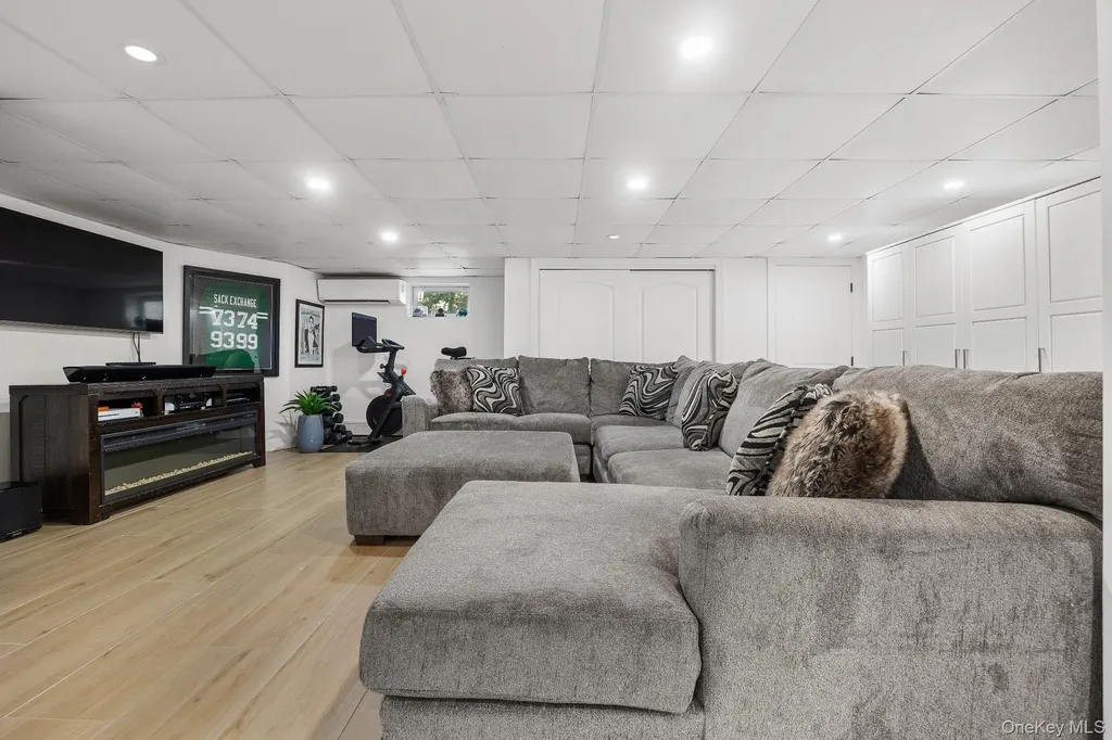 461 Wolf Hill Road Dix Hills NY 11746