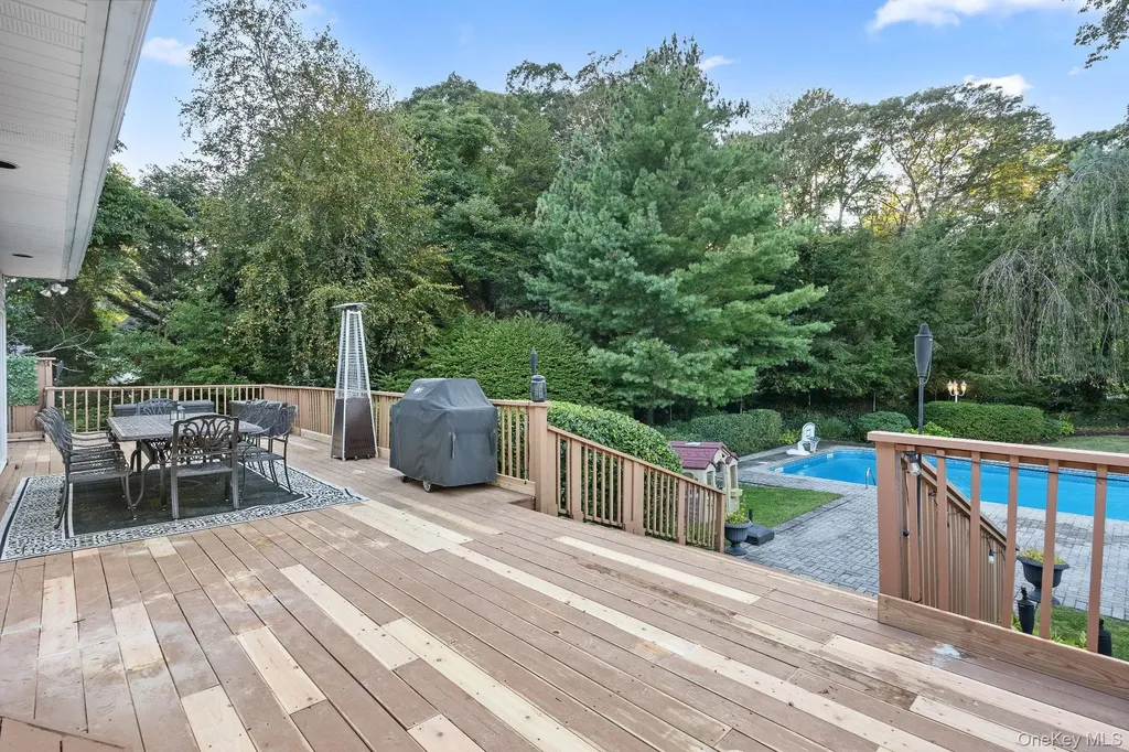 461 Wolf Hill Road Dix Hills NY 11746