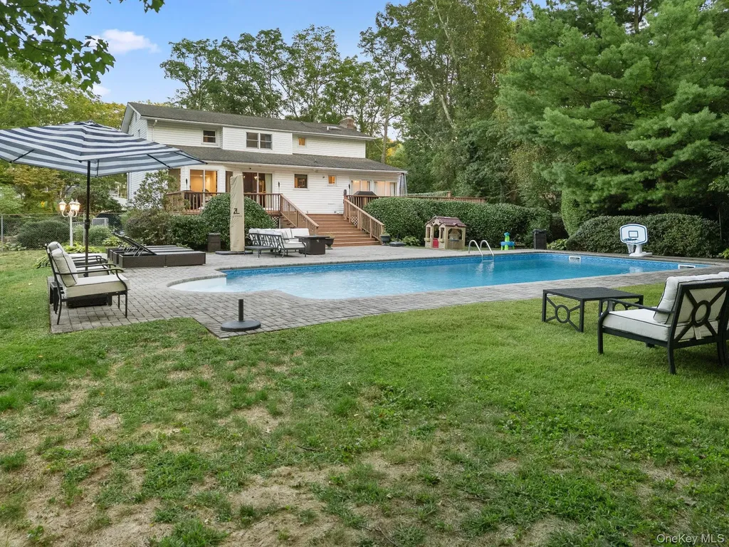 461 Wolf Hill Road Dix Hills NY 11746