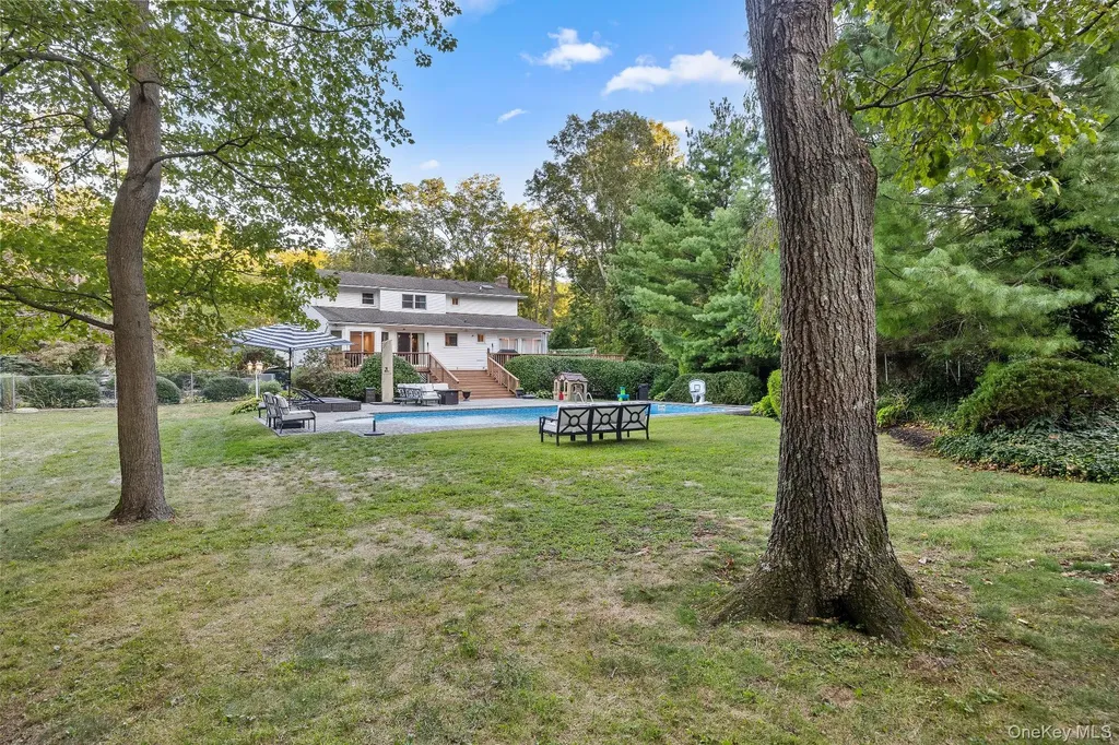 461 Wolf Hill Road Dix Hills NY 11746