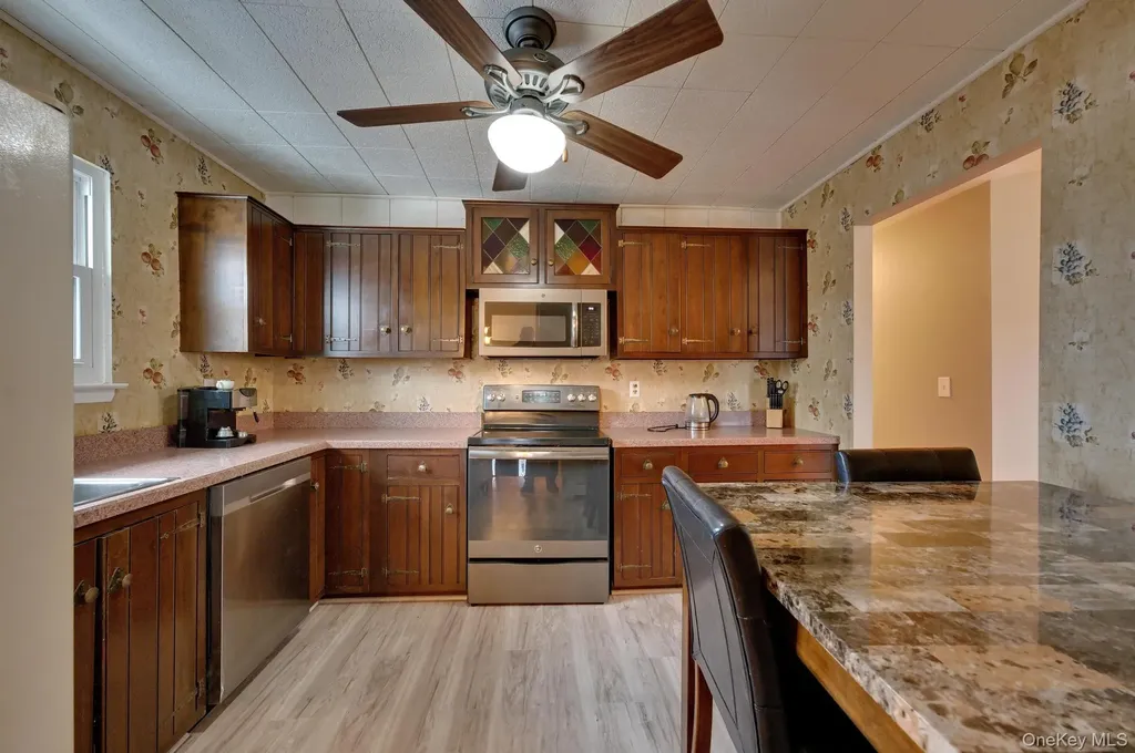 15 Snapper Court Lindenhurst NY 11757