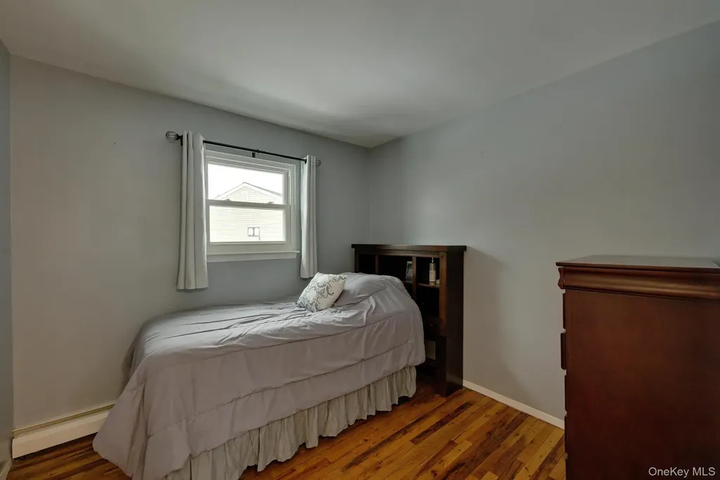 15 Snapper Court Lindenhurst NY 11757