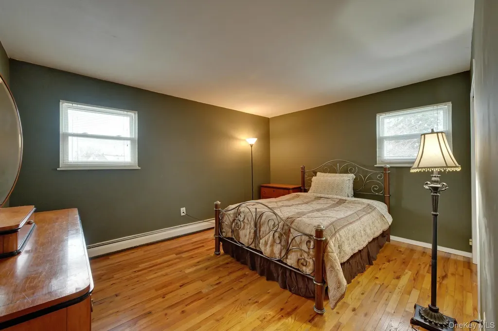 15 Snapper Court Lindenhurst NY 11757