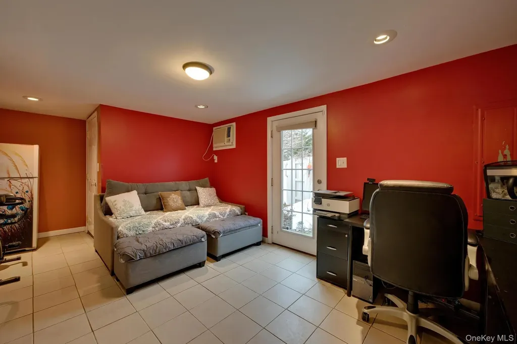 15 Snapper Court Lindenhurst NY 11757