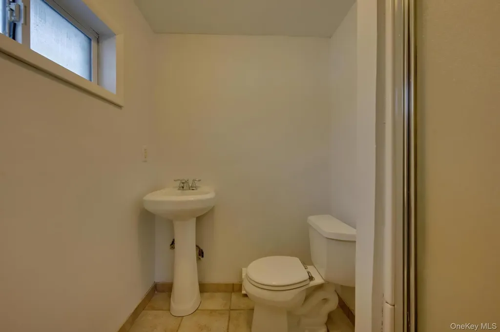 15 Snapper Court Lindenhurst NY 11757