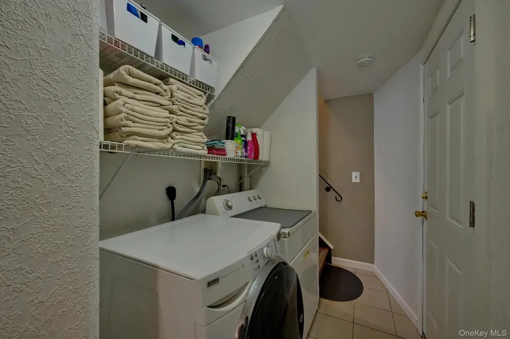 15 Snapper Court Lindenhurst NY 11757