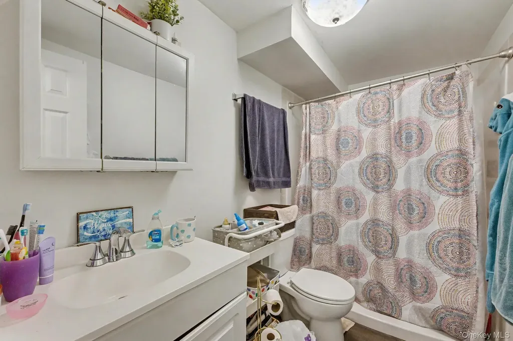 15 Snapper Court Lindenhurst NY 11757