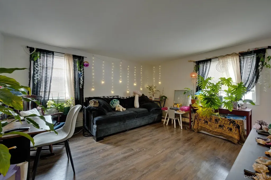 15 Snapper Court Lindenhurst NY 11757